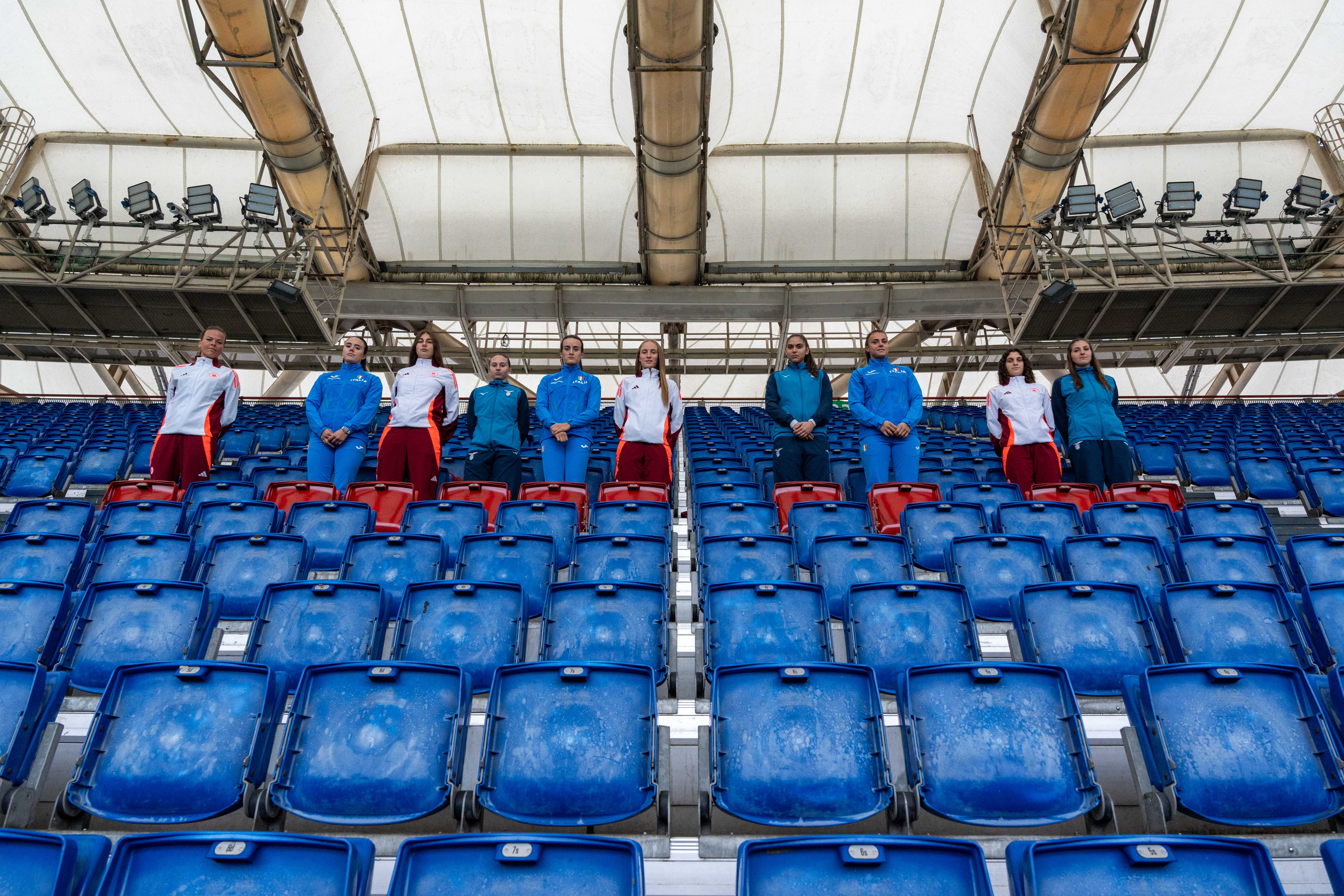 Sport e Salute, l'Olimpico si colora di rosso contro la violenza sulle donne